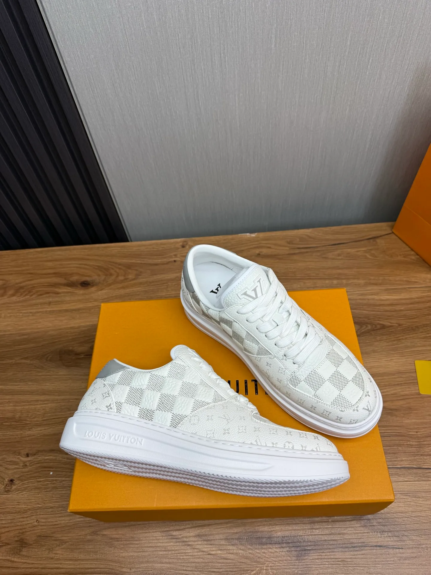 Men's shoes 💰840💰 LOUIS VUITTON [Luden Yiwei] The new trendy Lv is on the market 🎁, casual and fashionable men's shoes 👟 1:1 shipment ⬆️The upper is made of imported cowhide + cowhide mesh lining, the original wear-resistant rubber outsole, the version is simple and elegant, exclusive for trendy men. 38-45 (38.45 is non-refundable if made to order)